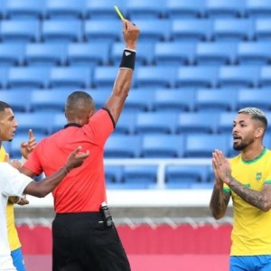 游戏直播-第15分钟被罚下 单后腰成问题 巴西没赢因太托大？